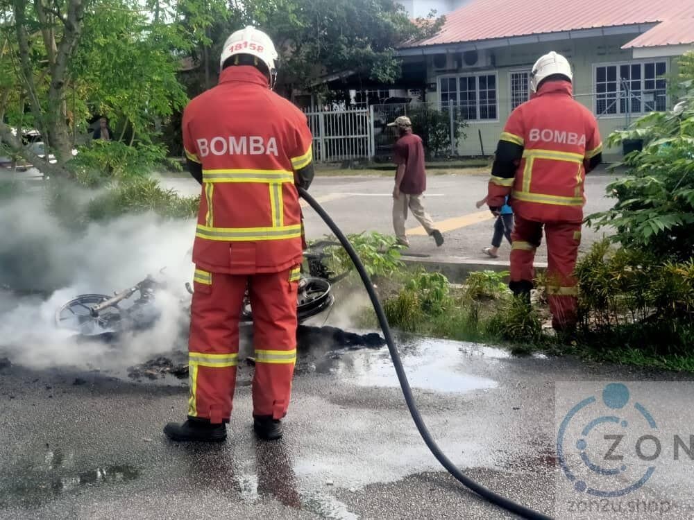 Bakar Motosikal nak ditarik, Wanita Ditahan Polis