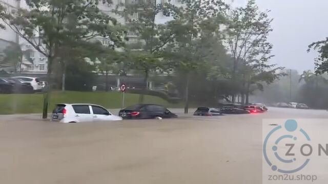 Banjir Kilat Beberapa Kenderaan Tenggelam di SMKA PutraJaya