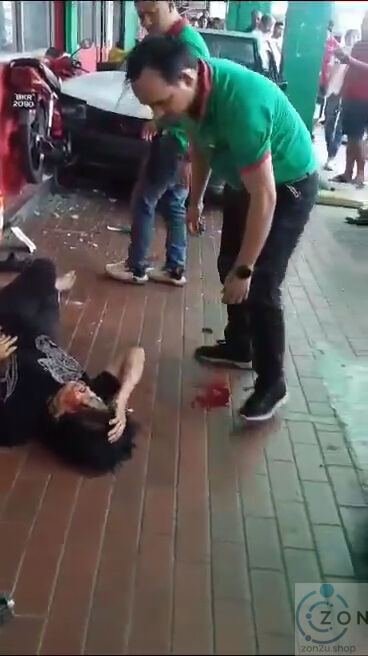 Insiden Rempuh di Econsave Klang: Kereta Hilang Kawalan