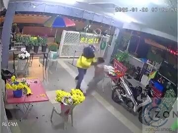 Polis Berkas Lelaki Ragut Rantai Leher Penjual Kalung Bunga Di Teluk Intan