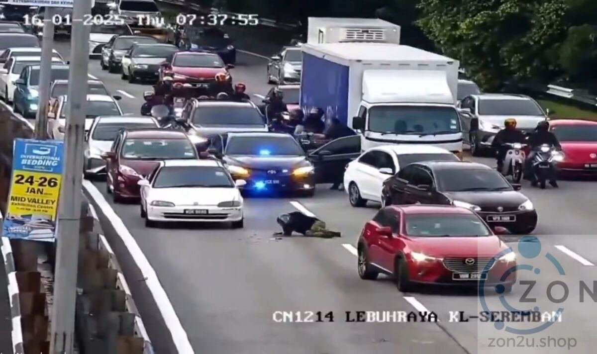 Ketua Polis Negara Bantu Mangsa Kemalangan di Lebuhraya Kuala Lumpur-Seremban