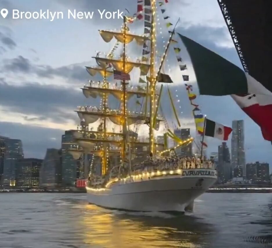 Kapal Tentera Laut Mexico rempuh Jambatan Brooklyn New York