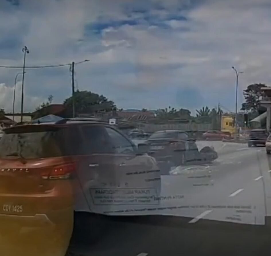 [Video] Penjaja Jalanan Bertembung Dengan Motosikal